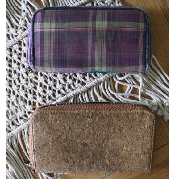 (2) Preowned Wallets Peacock Plaid Karma and Thirty One Textured Cork - Picture 8 of 8
